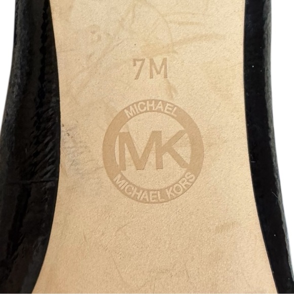 Michael Kors Black Patent Leather MK Logo Round Toe Heels Size 7 - Picture 12 of 13